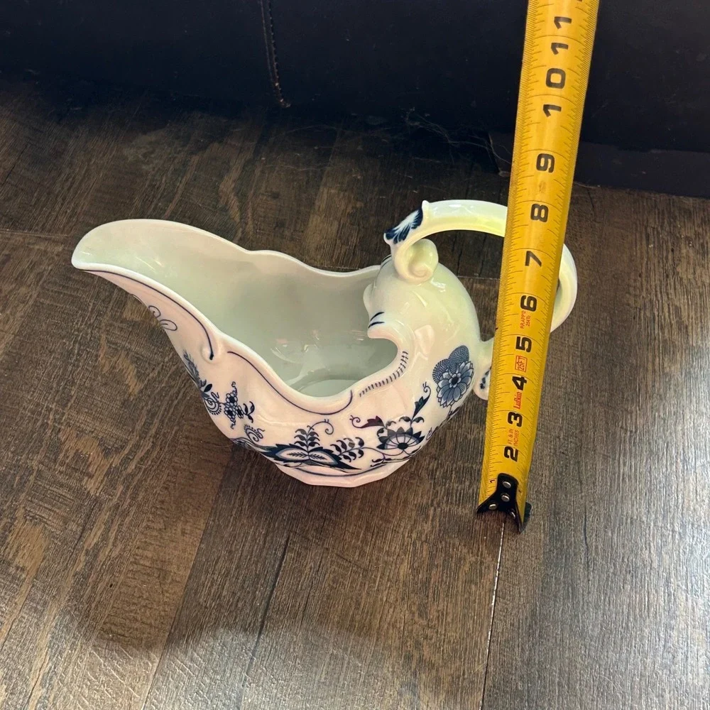 Blue Danube Blue Onion Japan Large Gravy Boat Porcelain Scalloped